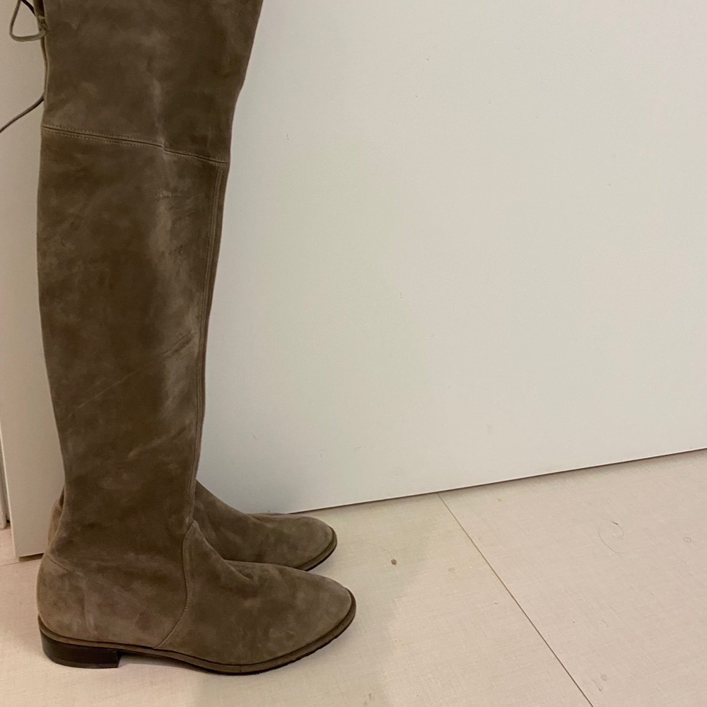 Stuart Weitzman Lowland Boots in Gray / Taupe
